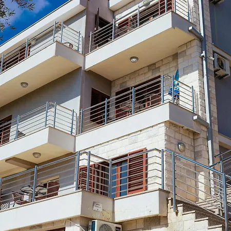 Boutique Moonstar Aparthotel